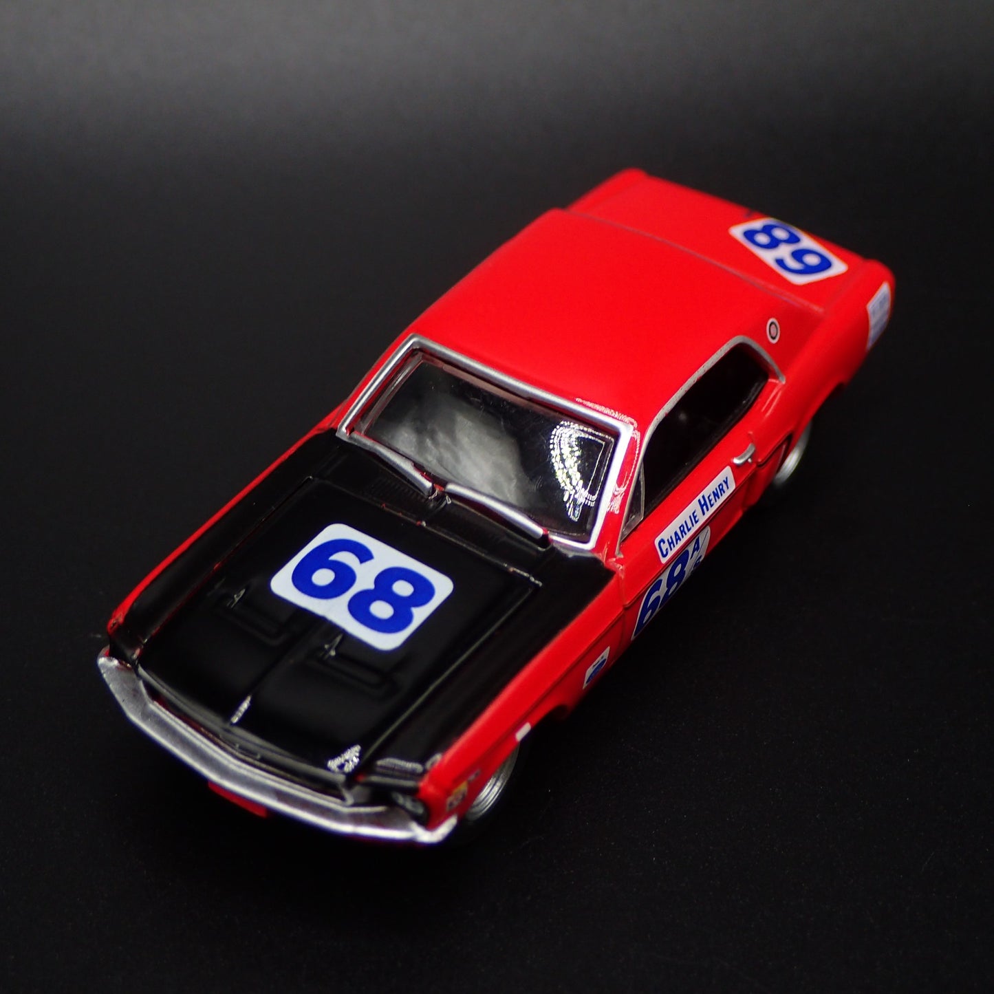 1968 68 FORD MUSTANG COUPE GT 1:64 SCALE COLLECTIBLE DIORAMA DIECAST MODEL CAR