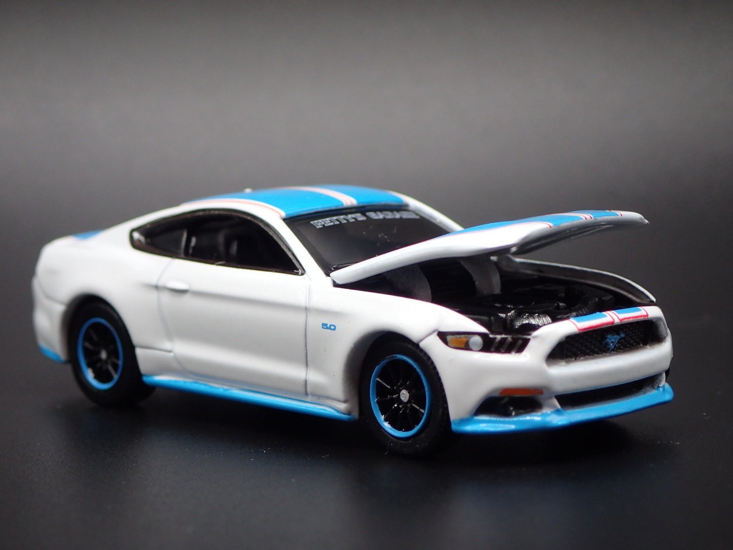 2017 17 FORD MUSTANG GT RICHARD PETTY TRIBUTE ED. 1:64 SCALE DIECAST MODEL CAR