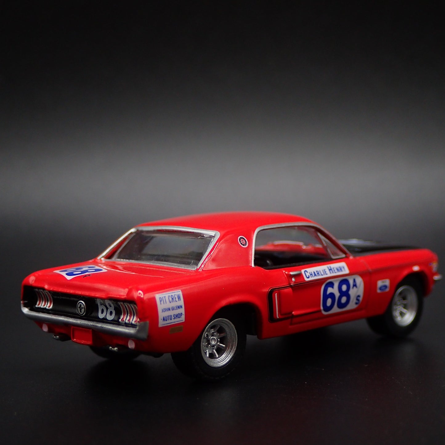 1968 68 FORD MUSTANG COUPE GT 1:64 SCALE COLLECTIBLE DIORAMA DIECAST MODEL CAR