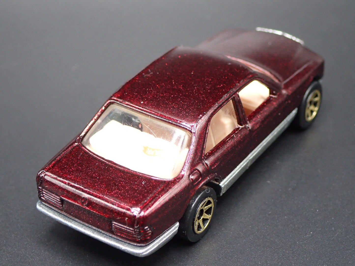 1981-1983 MERCEDES-BENZ 380 SEL 1:64 SCALE COLLECTIBLE DIORAMA DIECAST MODEL CAR