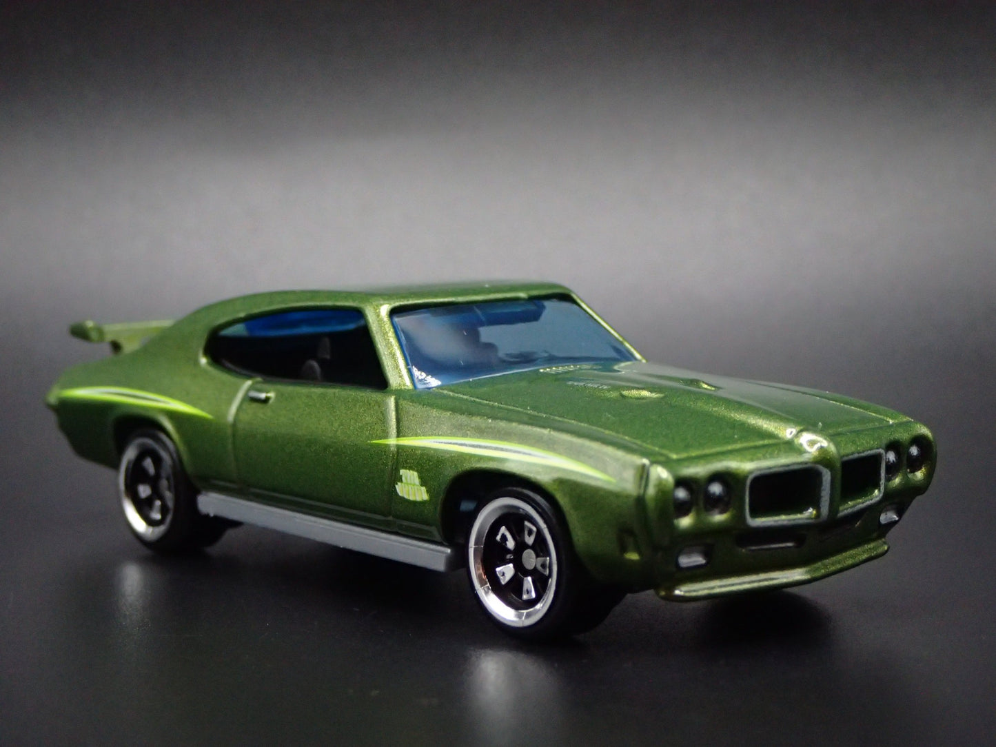 1970 70 PONTIAC GTO JUDGE GREEN 1/64 SCALE COLLECTIBLE DIORAMA DIECAST MODEL CAR