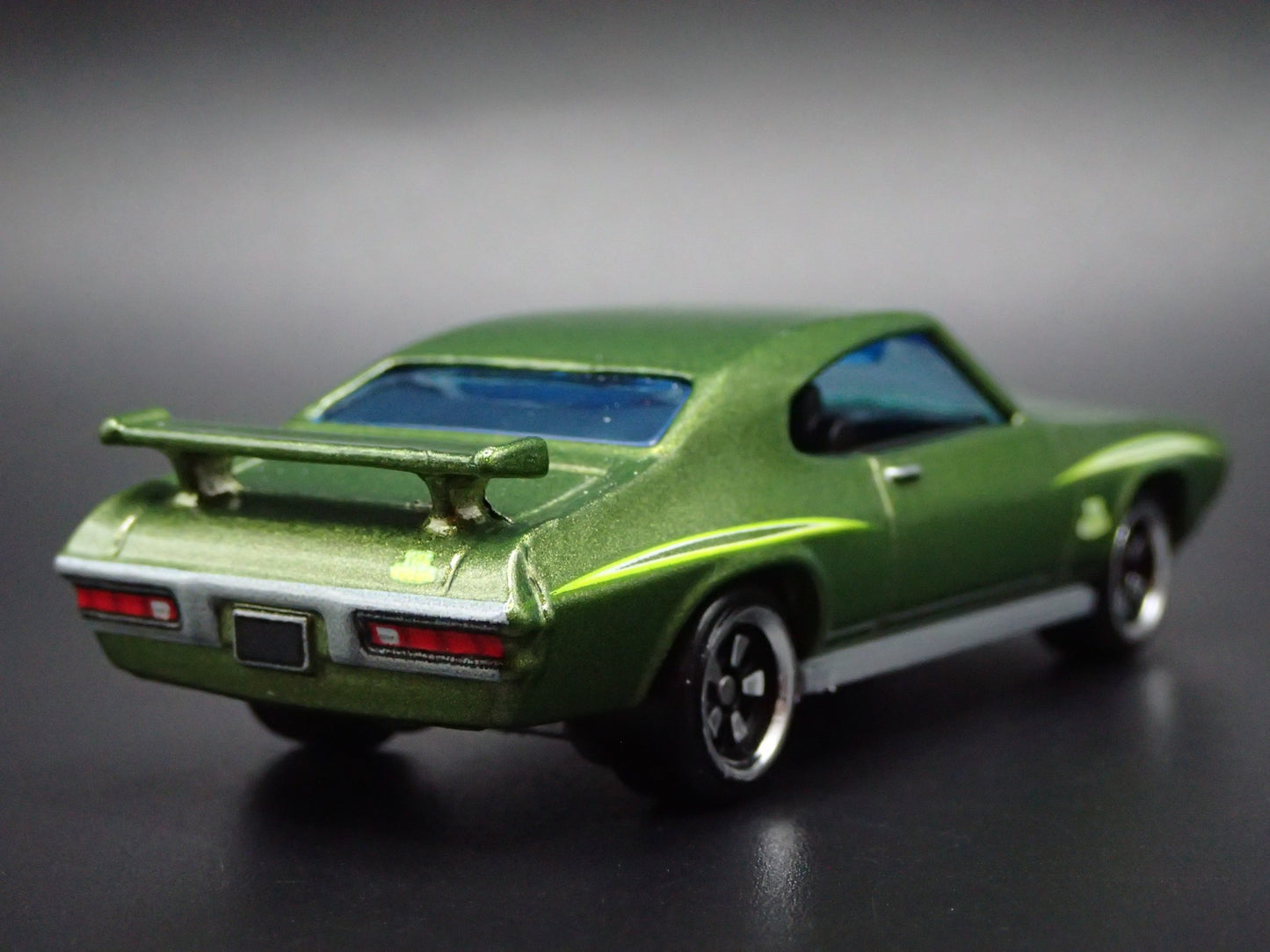 1970 70 PONTIAC GTO JUDGE GREEN 1/64 SCALE COLLECTIBLE DIORAMA DIECAST MODEL CAR