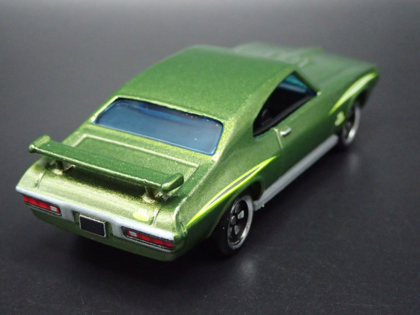 1970 70 PONTIAC GTO JUDGE GREEN 1/64 SCALE COLLECTIBLE DIORAMA DIECAST MODEL CAR