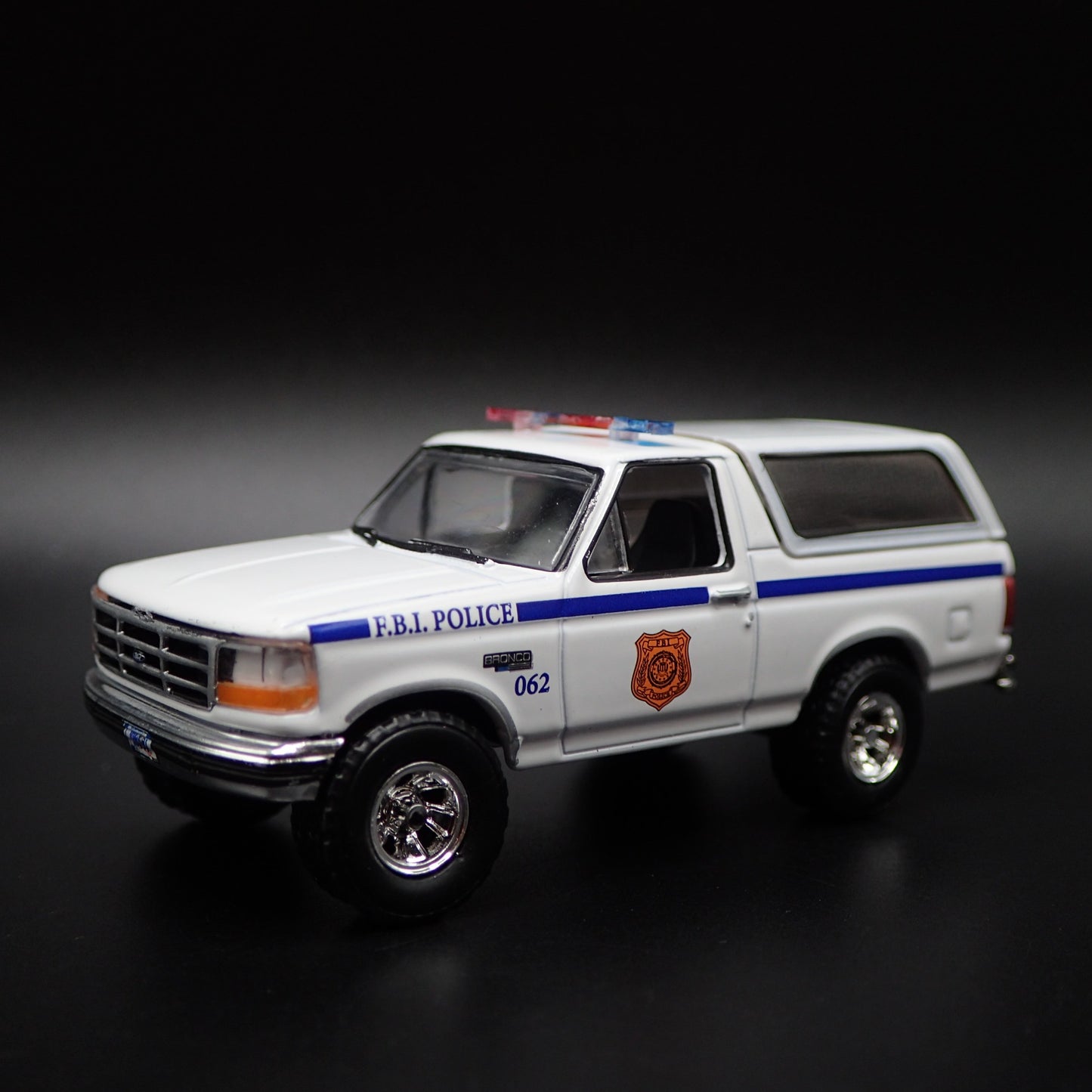 1996 96 FORD BRONCO XL FBI WASHINGTON, DC POLICE 1:64 SCALE DIECAST MODEL CAR