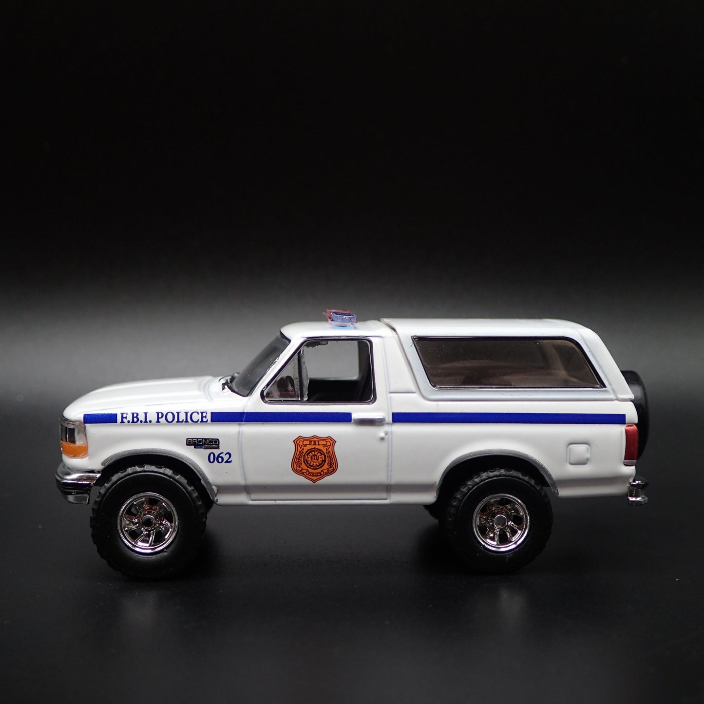 1996 96 FORD BRONCO XL FBI WASHINGTON, DC POLICE 1:64 SCALE DIECAST MODEL CAR
