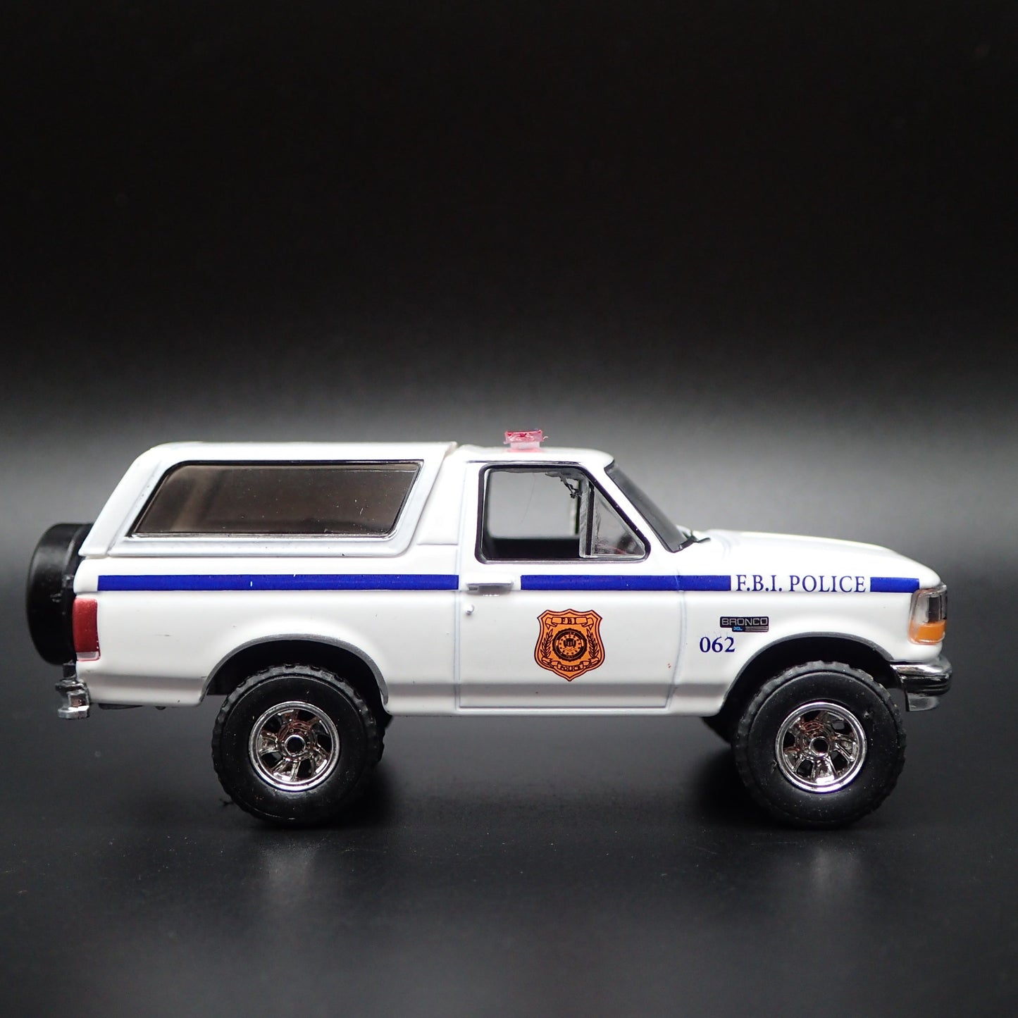 1996 96 FORD BRONCO XL FBI WASHINGTON, DC POLICE 1:64 SCALE DIECAST MODEL CAR