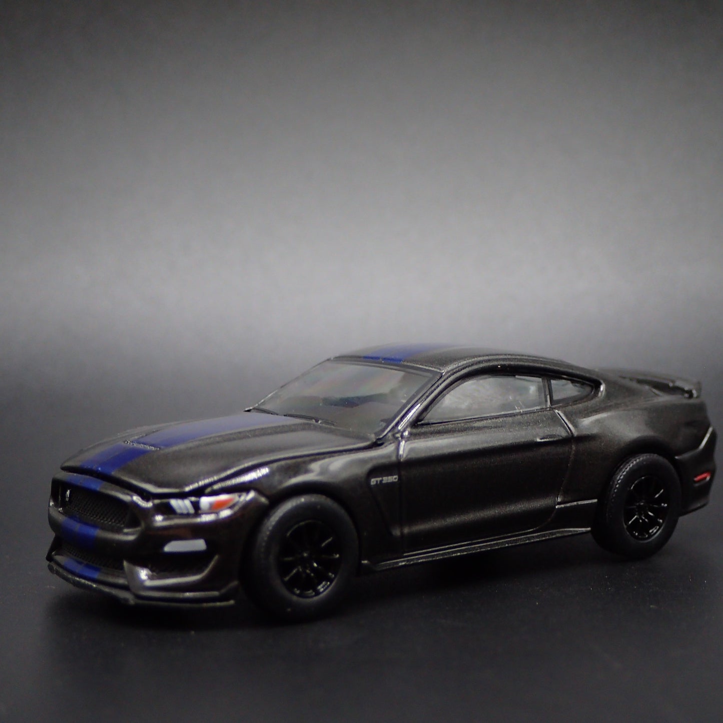 2017 17 FORD MUSTANG SHELBY GT350 GRAY 1/64 SCALE COLLECTIBLE DIECAST MODEL CAR
