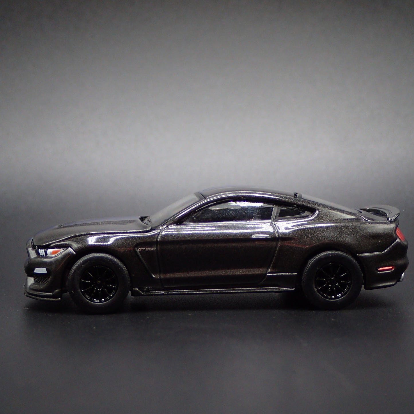 2017 17 FORD MUSTANG SHELBY GT350 GRAY 1/64 SCALE COLLECTIBLE DIECAST MODEL CAR