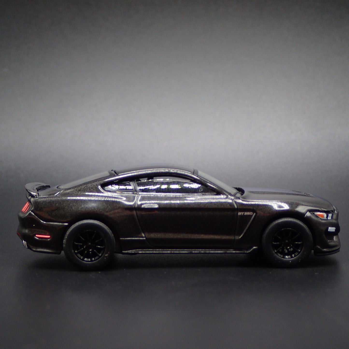 2017 17 FORD MUSTANG SHELBY GT350 GRAY 1/64 SCALE COLLECTIBLE DIECAST MODEL CAR