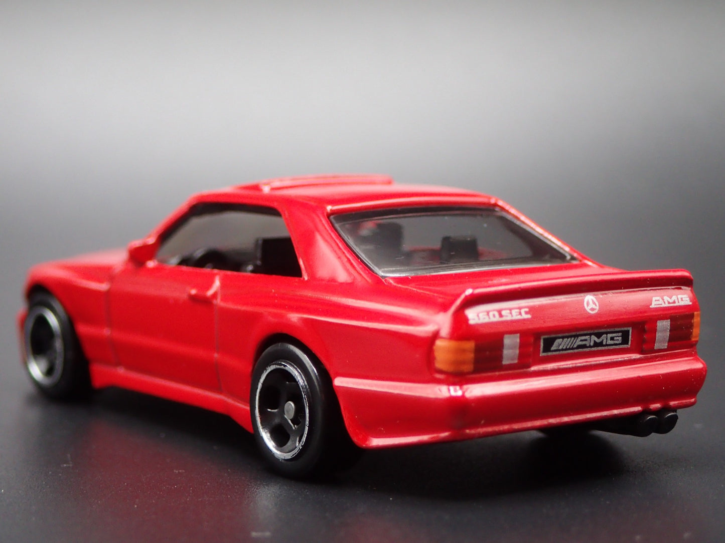 1985-1991 MERCEDES-BENZ 560 SEC AMG RED 1:64 SCALE COLLECTIBLE DIECAST MODEL CAR