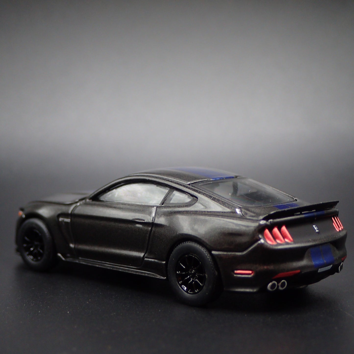 2017 17 FORD MUSTANG SHELBY GT350 GRAY 1/64 SCALE COLLECTIBLE DIECAST MODEL CAR