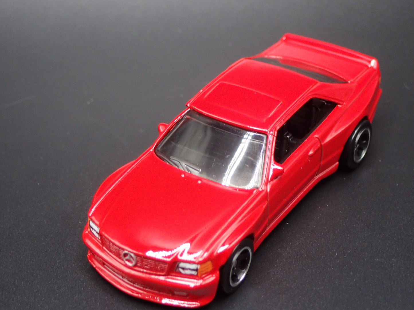 1985-1991 MERCEDES-BENZ 560 SEC AMG RED 1:64 SCALE COLLECTIBLE DIECAST MODEL CAR
