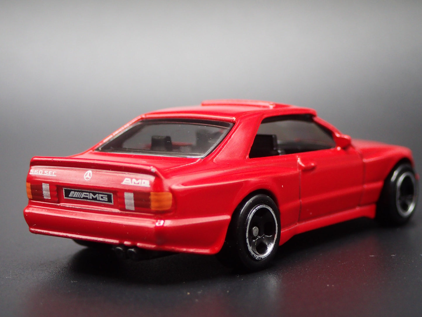 1985-1991 MERCEDES-BENZ 560 SEC AMG RED 1:64 SCALE COLLECTIBLE DIECAST MODEL CAR