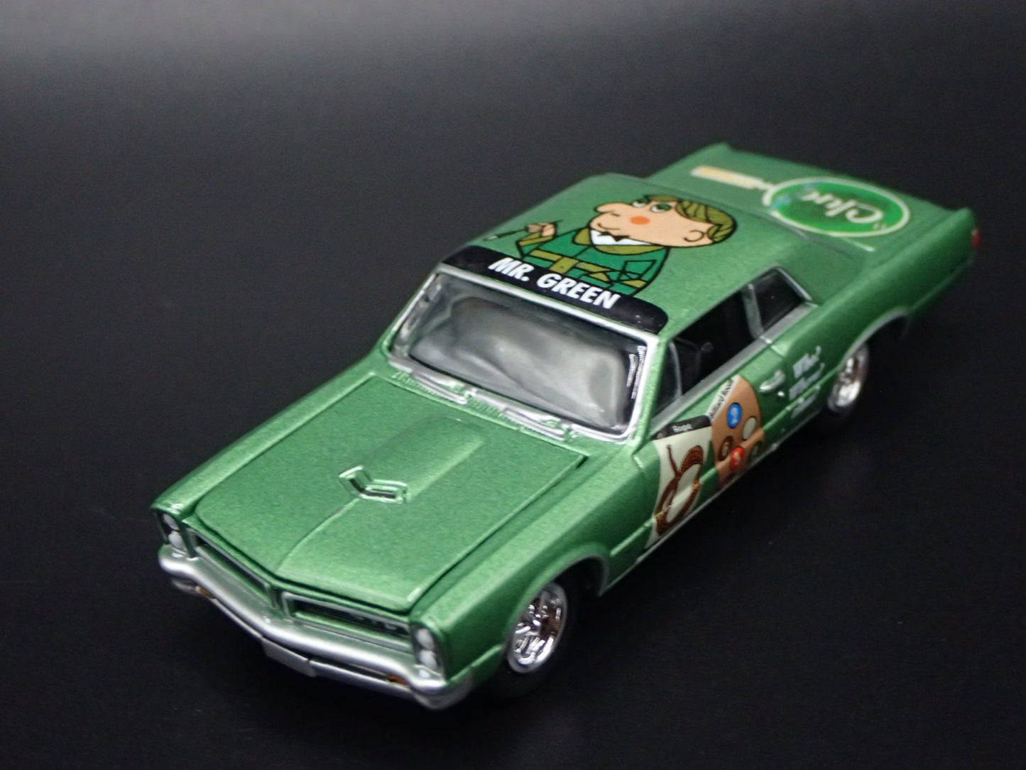 1965 65 PONTIAC GTO CLUE GREEN 1/64 SCALE COLLECTIBLE DIORAMA DIECAST MODEL CAR