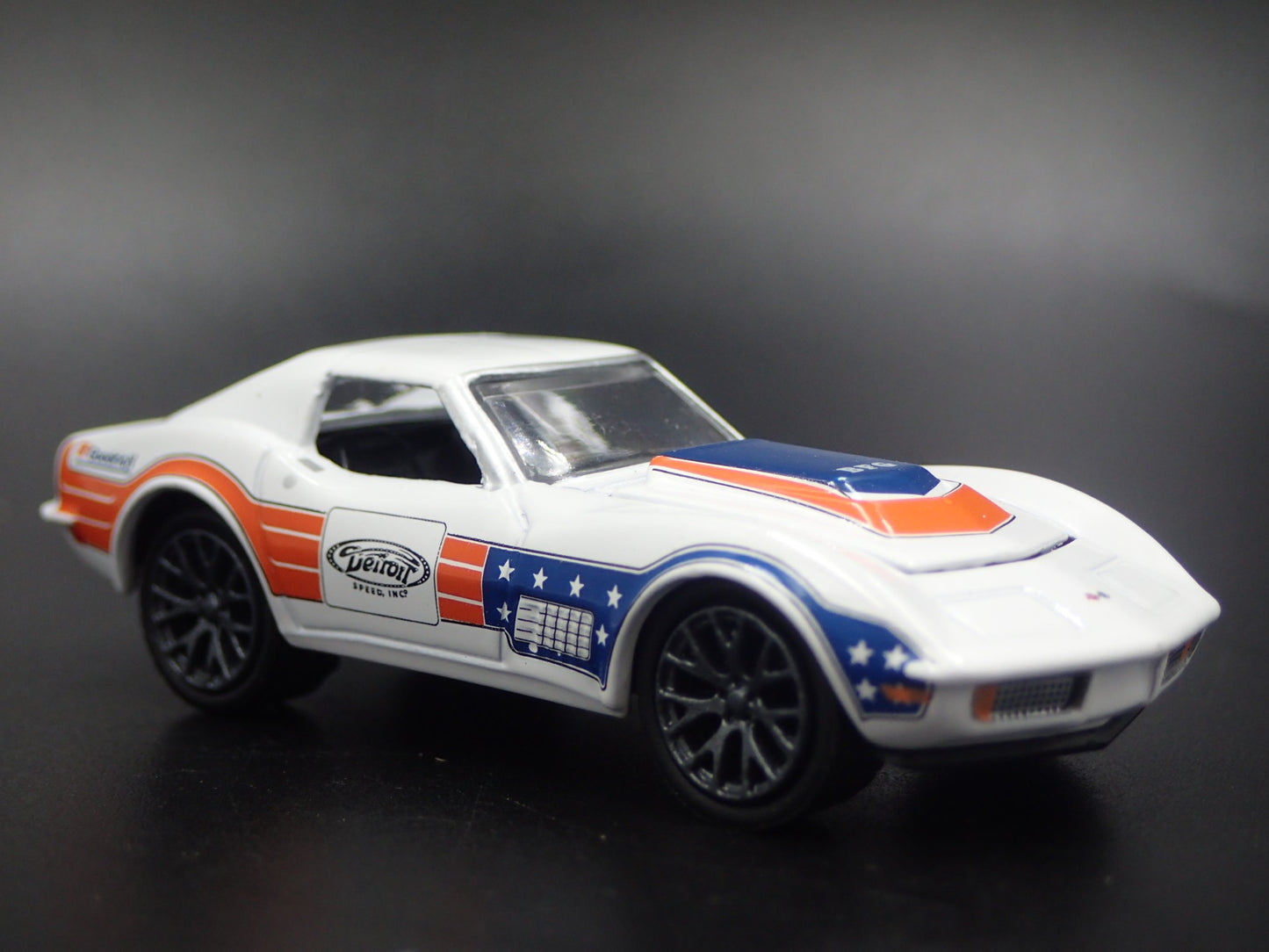 1972 72 CHEVY CHEVROLET CORVETTE BFGOODRICH 1:64 SCALE DIORAMA DIECAST MODEL CAR
