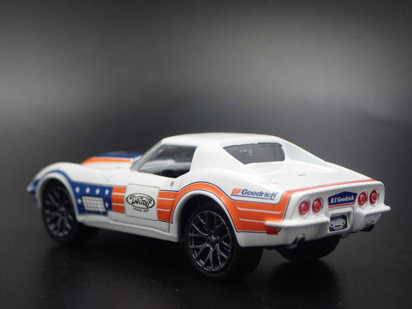 1972 72 CHEVY CHEVROLET CORVETTE BFGOODRICH 1:64 SCALE DIORAMA DIECAST MODEL CAR