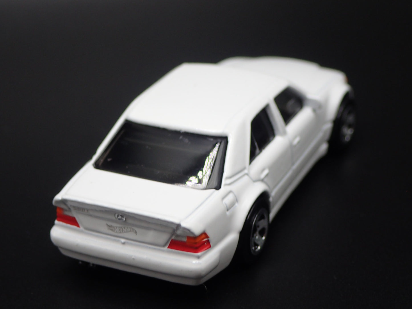 1991-1994 MERCEDES-BENZ 500 E WHITE 1:64 SCALE COLLECTIBLE DIECAST MODEL CAR