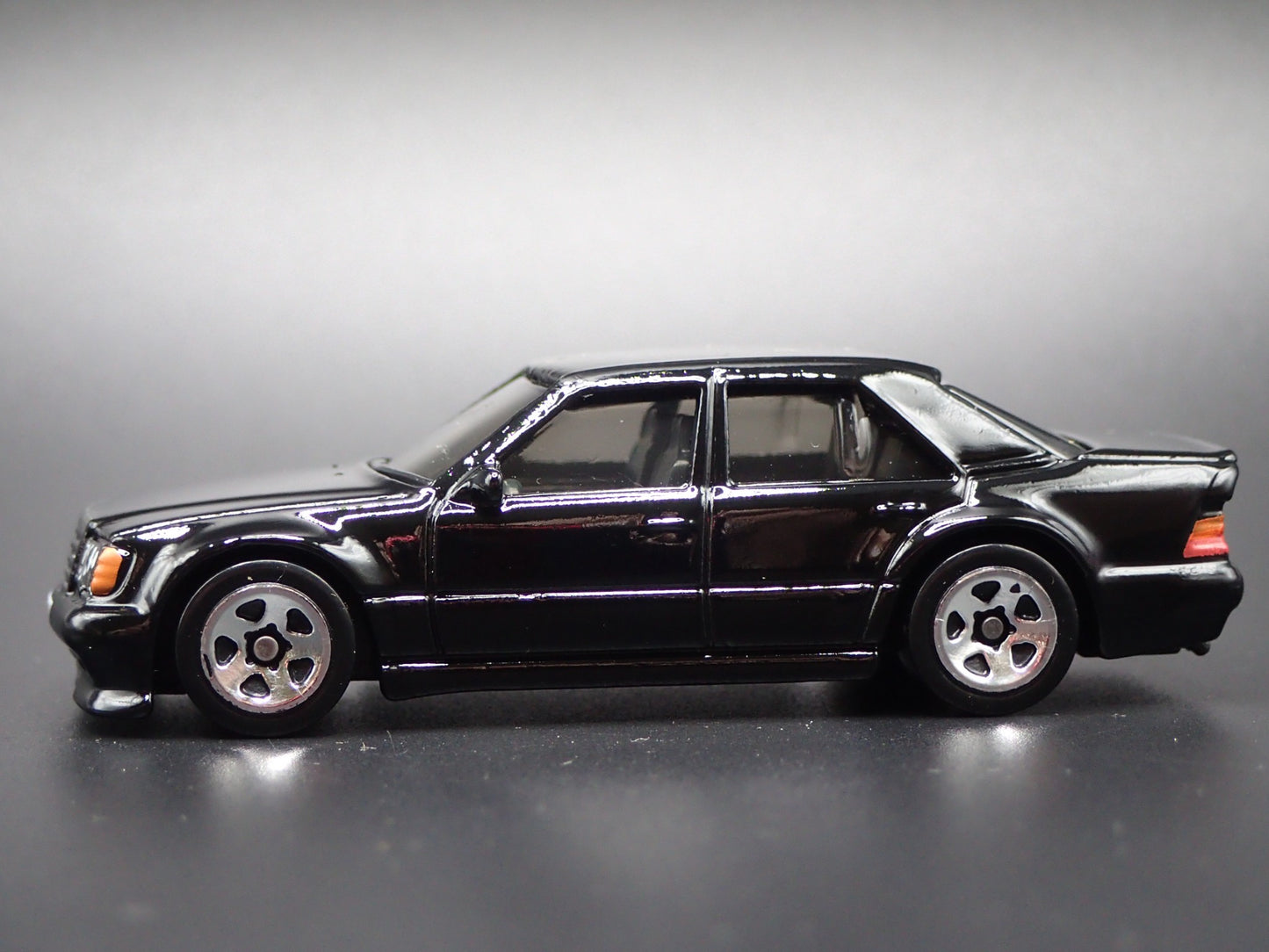 1991-1994 MERCEDES-BENZ 500 E BLACK 1:64 SCALE COLLECTIBLE DIECAST MODEL CAR