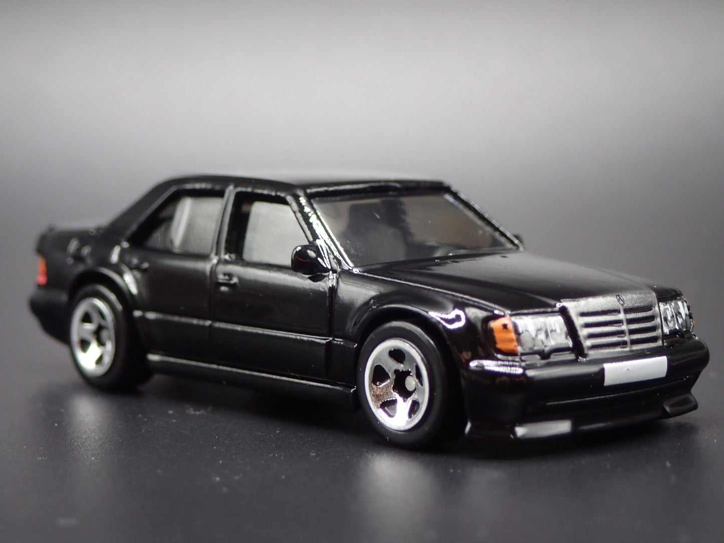 1991-1994 MERCEDES-BENZ 500 E BLACK 1:64 SCALE COLLECTIBLE DIECAST MODEL CAR