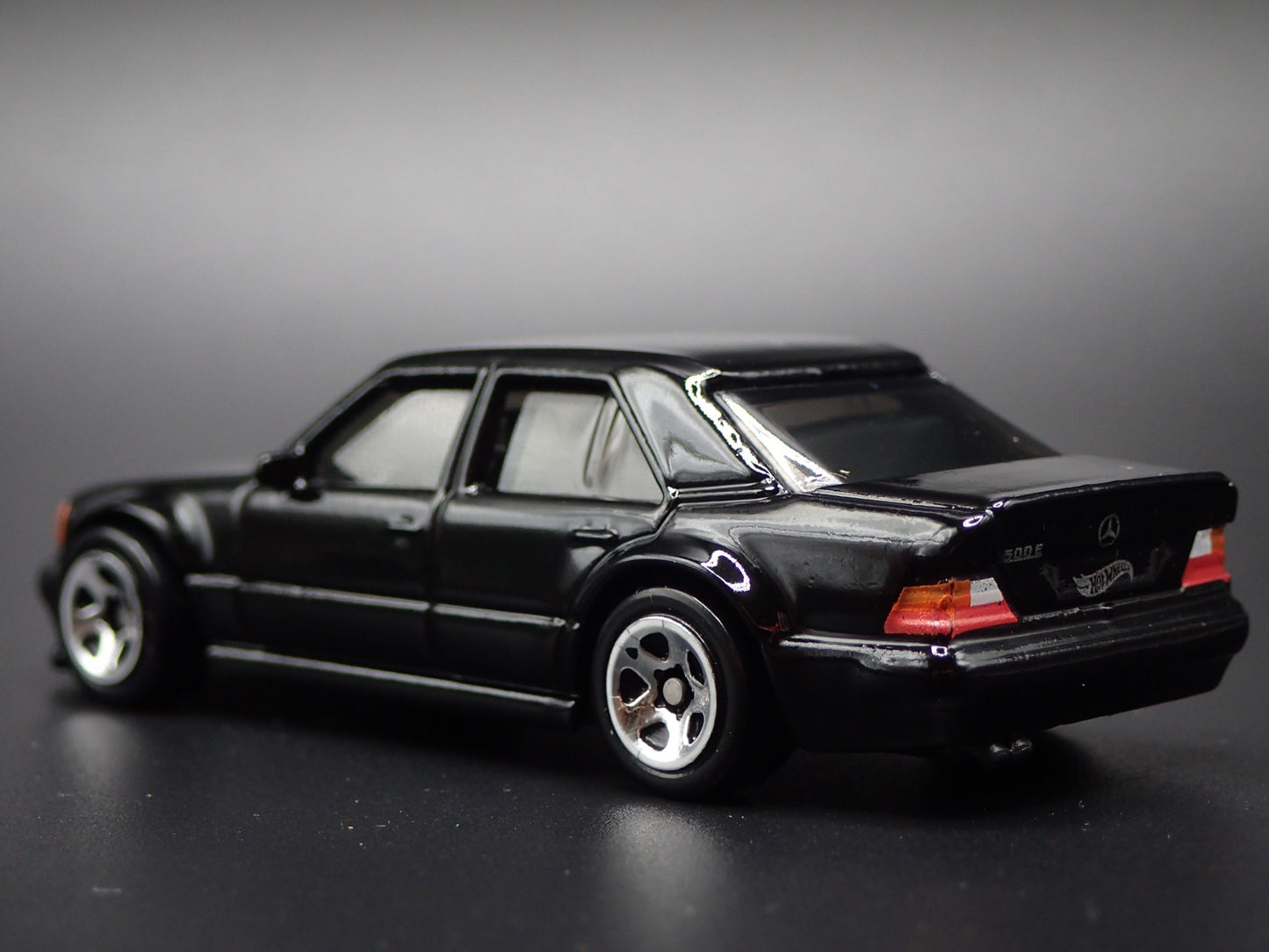 1991-1994 MERCEDES-BENZ 500 E BLACK 1:64 SCALE COLLECTIBLE DIECAST MODEL CAR