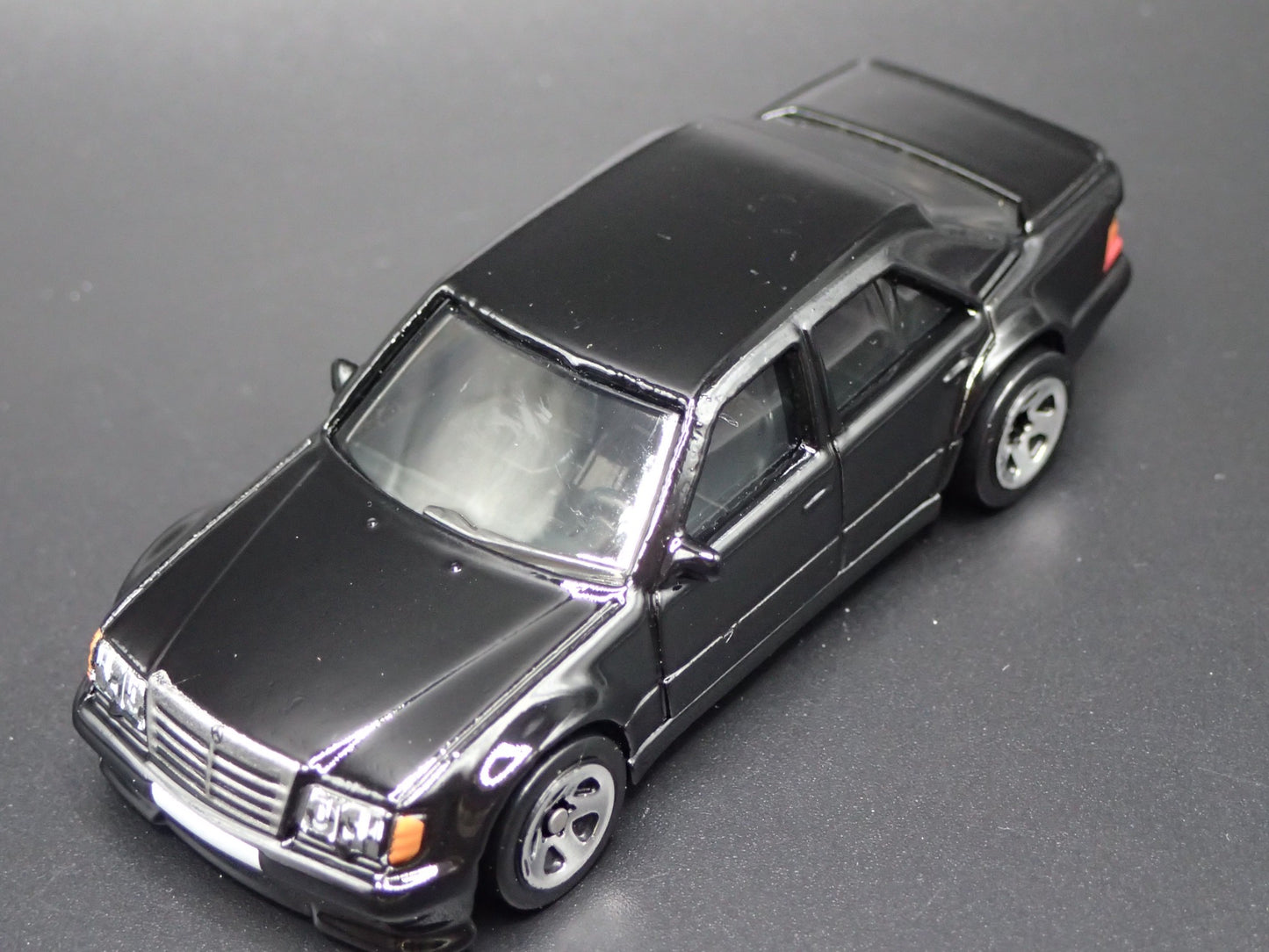 1991-1994 MERCEDES-BENZ 500 E BLACK 1:64 SCALE COLLECTIBLE DIECAST MODEL CAR