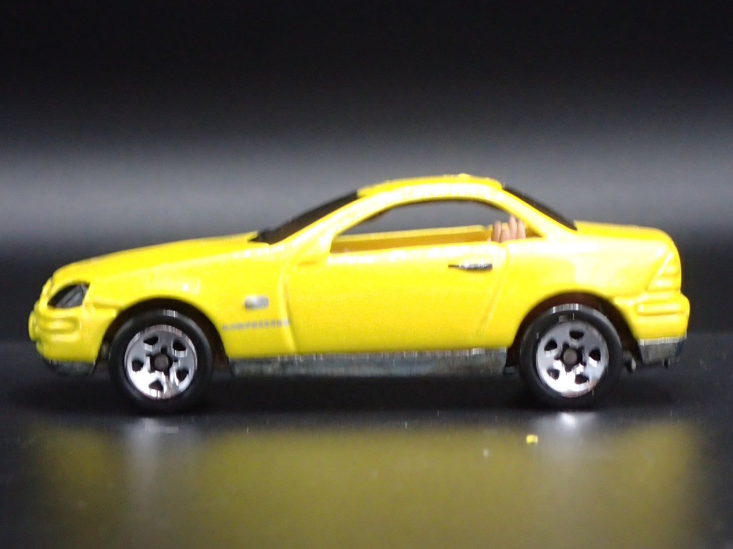 1996-2004 MERCEDES-BENZ SLK YELLOW 1:64 SCALE COLLECTIBLE DIECAST MODEL CAR