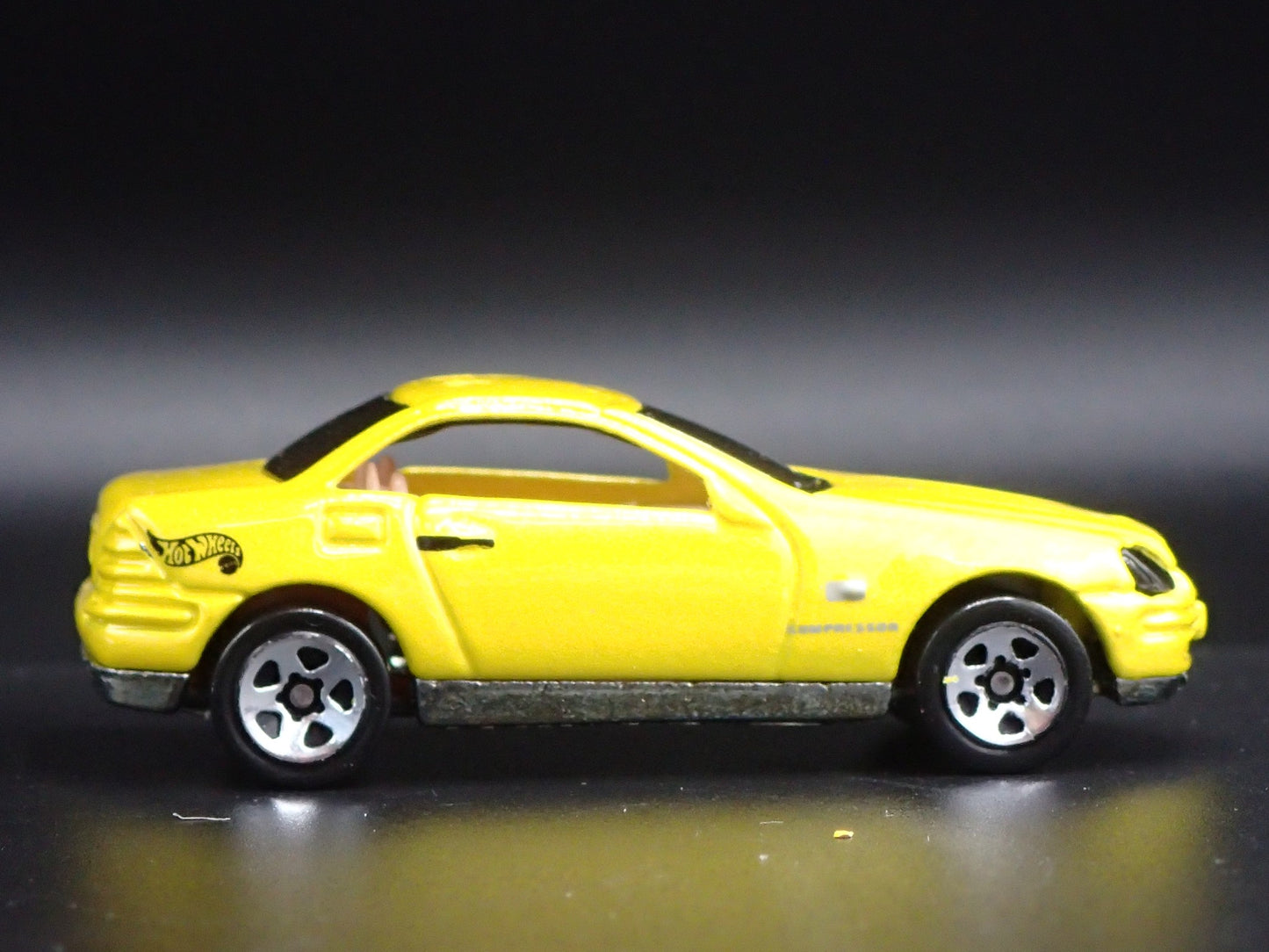 1996-2004 MERCEDES-BENZ SLK YELLOW 1:64 SCALE COLLECTIBLE DIECAST MODEL CAR