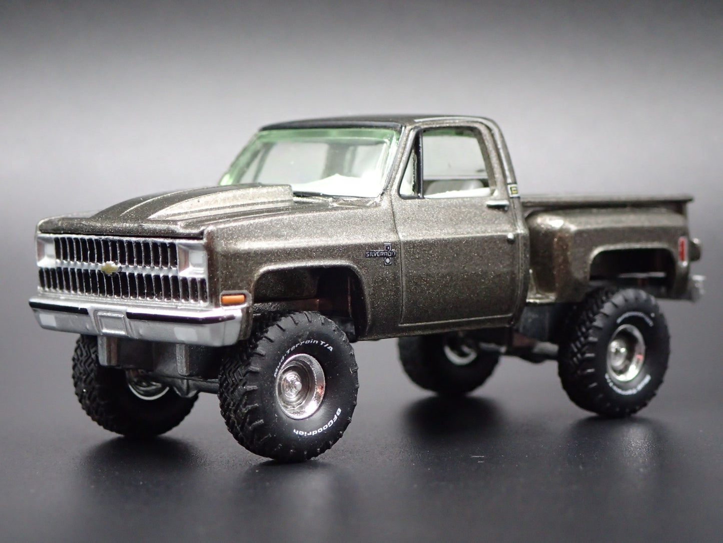 1981 81 CHEVY CHEVROLET STEPSIDE 4X4 PICKUP TRUCK 1:64 SCALE DIECAST MODEL CAR