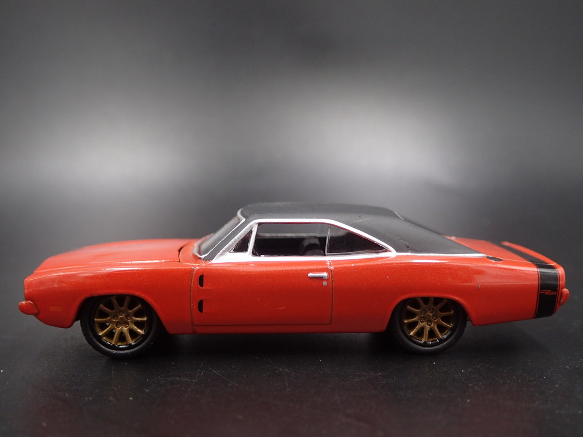 1969 69 DODGE CHARGER RT RARE 1:64 SCALE COLLECTIBLE DIORAMA DIECAST MODEL CAR-Burning Rubber Toy Company