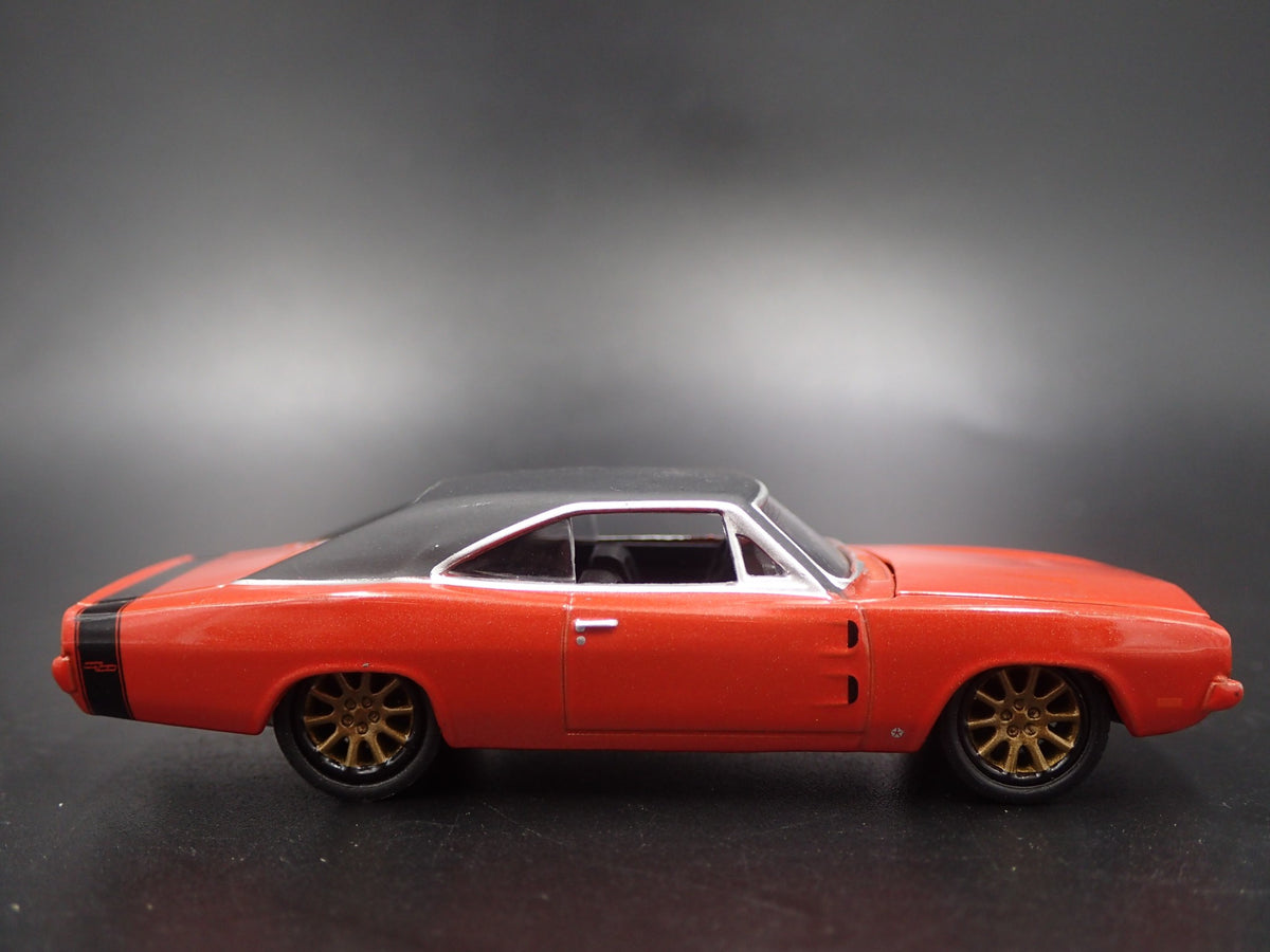 1969 69 DODGE CHARGER RT RARE 1:64 SCALE COLLECTIBLE DIORAMA DIECAST MODEL CAR-Burning Rubber Toy Company