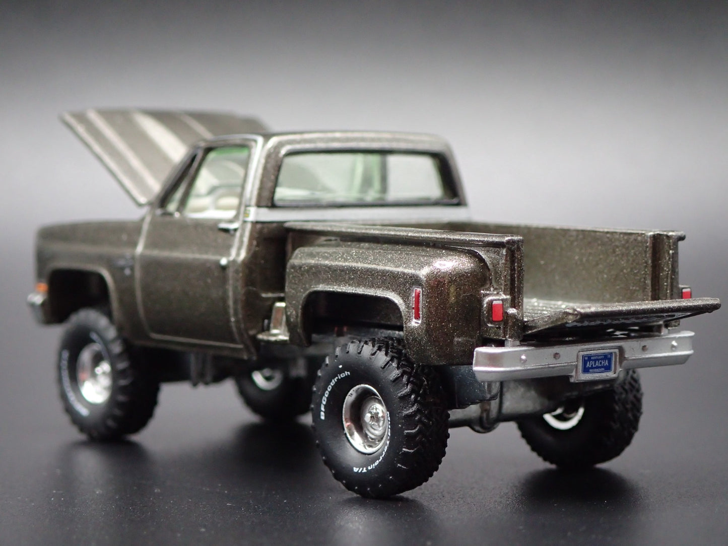 1981 81 CHEVY CHEVROLET STEPSIDE 4X4 PICKUP TRUCK 1:64 SCALE DIECAST MODEL CAR
