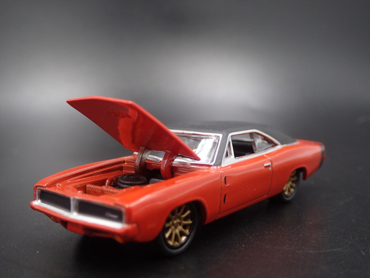 1969 69 DODGE CHARGER RT RARE 1:64 SCALE COLLECTIBLE DIORAMA DIECAST MODEL CAR-Burning Rubber Toy Company