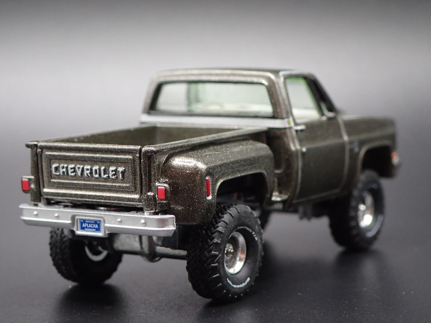 1981 81 CHEVY CHEVROLET STEPSIDE 4X4 PICKUP TRUCK 1:64 SCALE DIECAST MODEL CAR