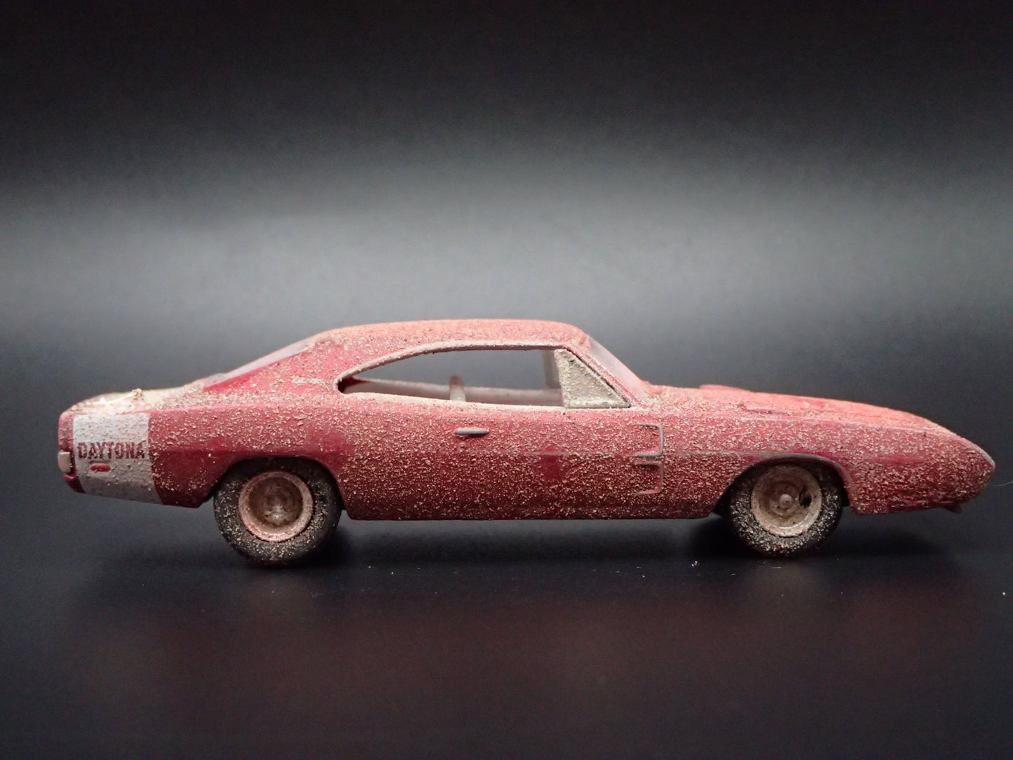 1969 69 DODGE CHARGER DAYTONA CUSTOM BARN FIND RARE 1:64 SCALE DIECAST MODEL CAR