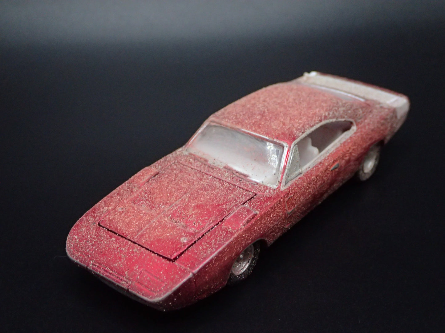 1969 69 DODGE CHARGER DAYTONA CUSTOM BARN FIND RARE 1:64 SCALE DIECAST MODEL CAR
