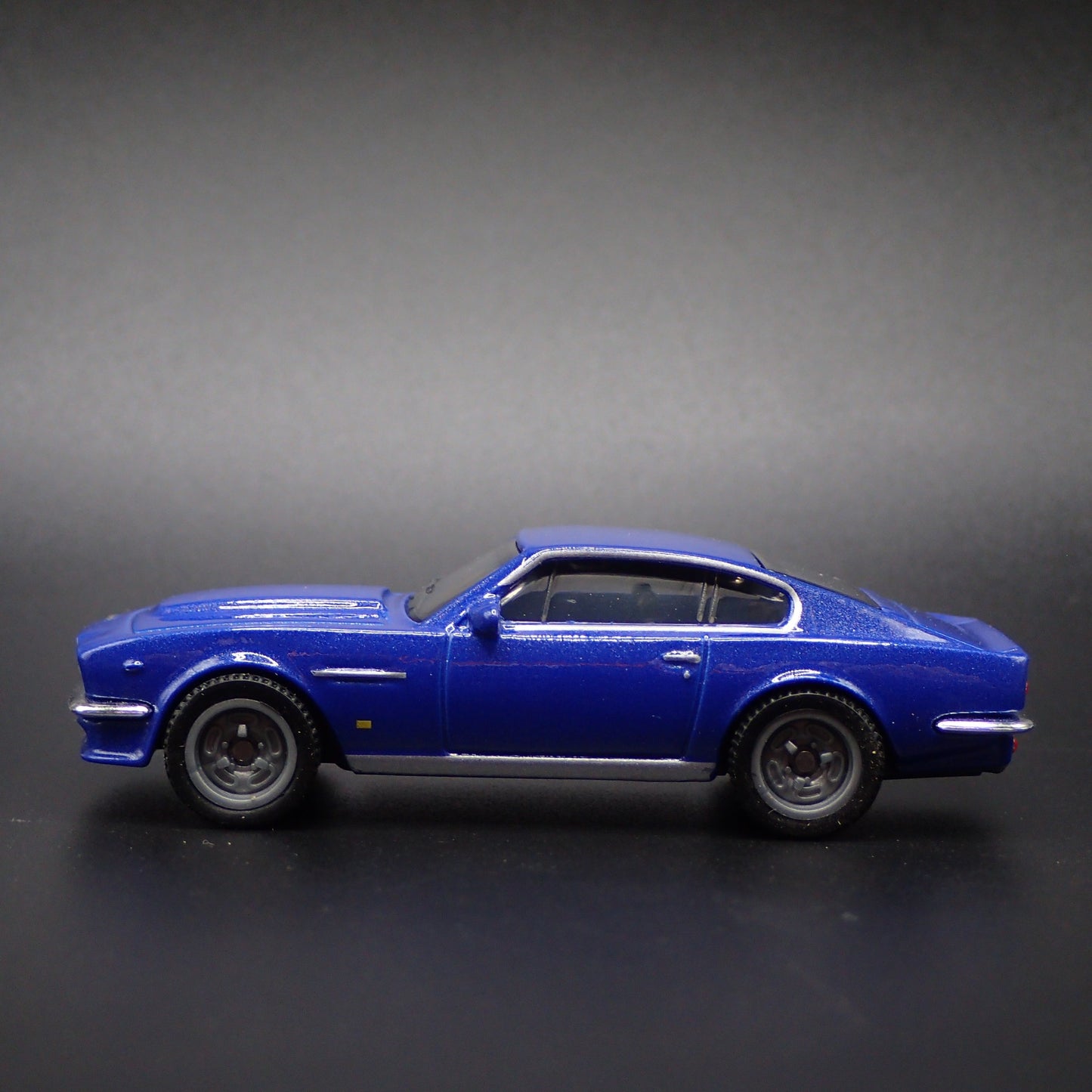1977-1989 ASTON MARTIN V8 VANTAGE BLUE 1/64 SCALE COLLECTIBLE DIECAST MODEL CAR