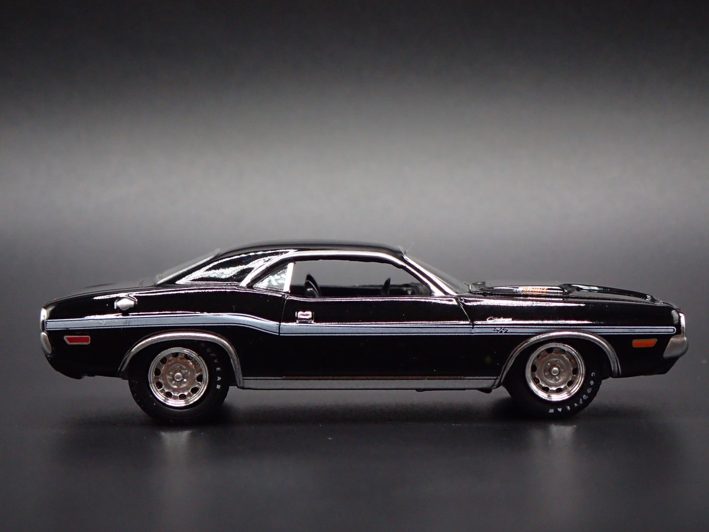 1970 70 DODGE CHALLENGER TA T/A 440 BLACK 1/64 SCALE DIORAMA DIECAST MODEL CAR