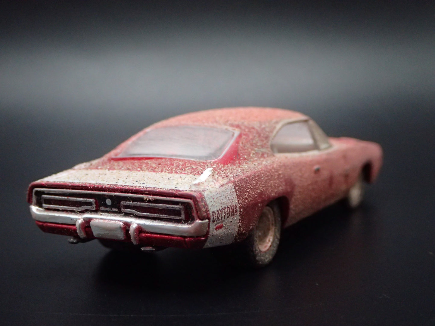 1969 69 DODGE CHARGER DAYTONA CUSTOM BARN FIND RARE 1:64 SCALE DIECAST MODEL CAR