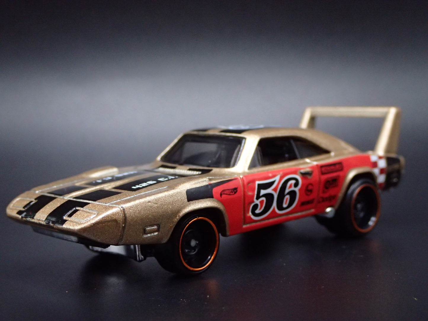 1969 69 DODGE CHARGER DAYTONA GOLD 1/64 SCALE COLLECTIBLE DIECAST MODEL CAR