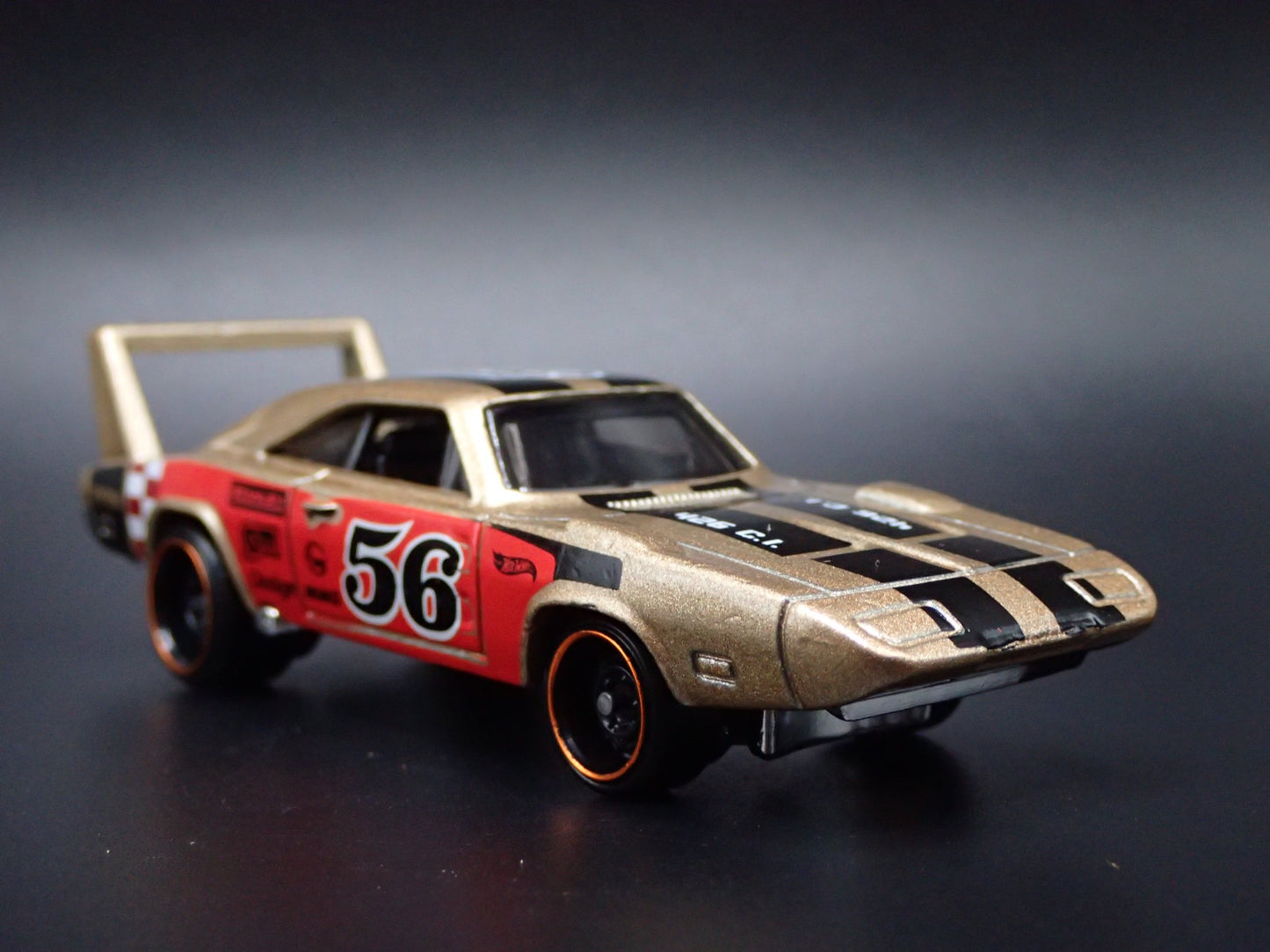 1969 69 DODGE CHARGER DAYTONA GOLD 1/64 SCALE COLLECTIBLE DIECAST MODEL CAR