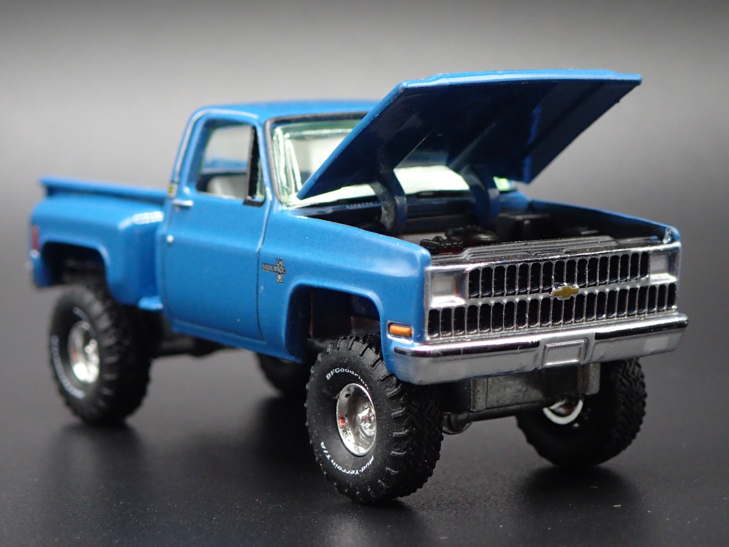 1981 81 CHEVY CHEVROLET STEPSIDE 4X4 PICKUP TRUCK 1:64 SCALE DIECAST MODEL CAR