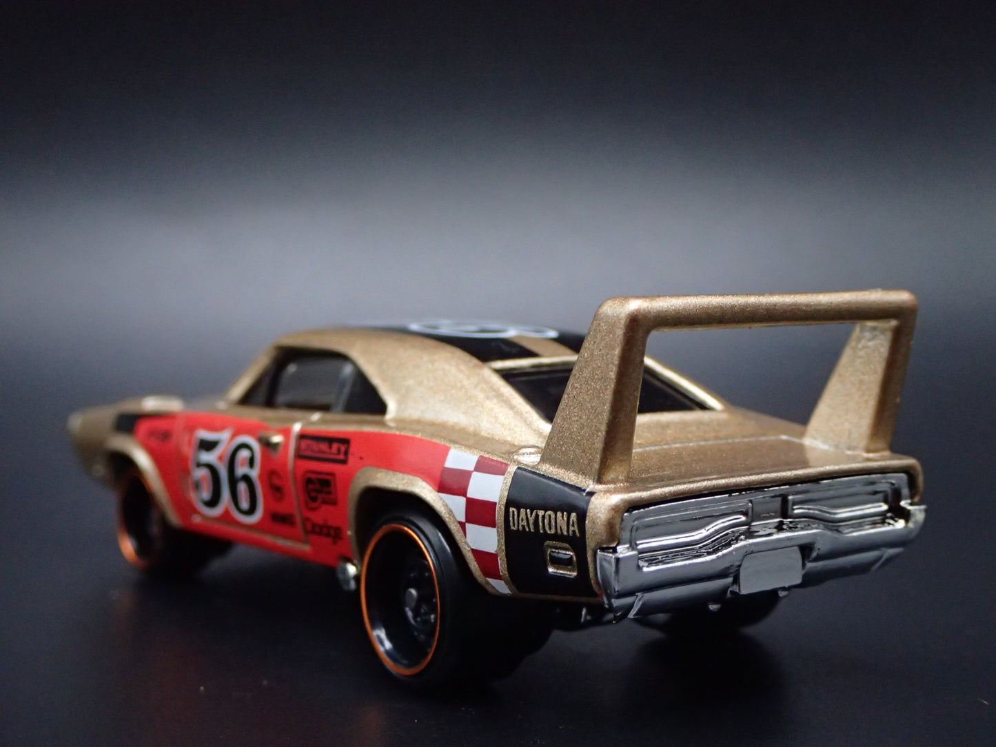 1969 69 DODGE CHARGER DAYTONA GOLD 1/64 SCALE COLLECTIBLE DIECAST MODEL CAR
