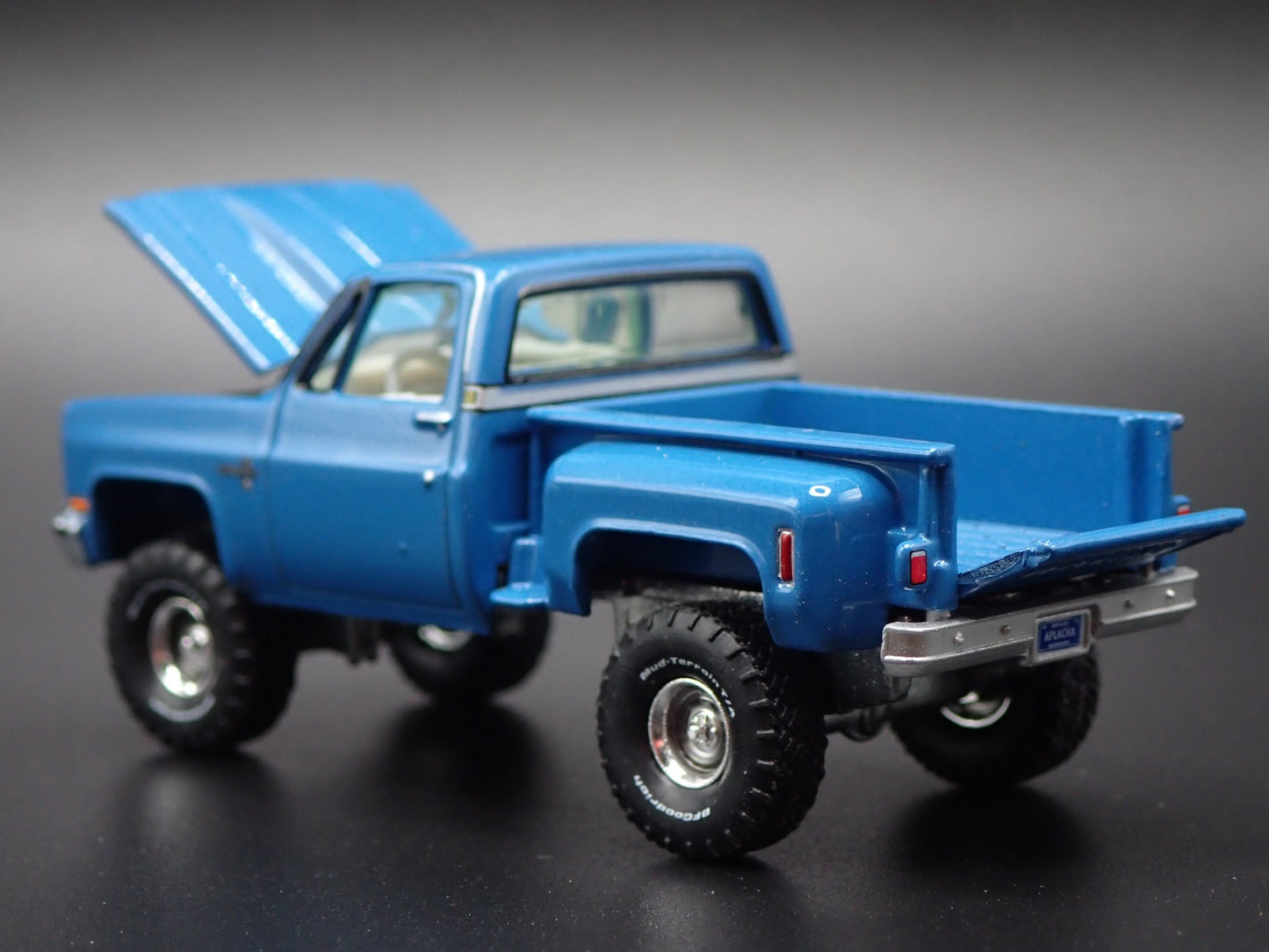 1981 81 CHEVY CHEVROLET STEPSIDE 4X4 PICKUP TRUCK 1:64 SCALE DIECAST MODEL CAR