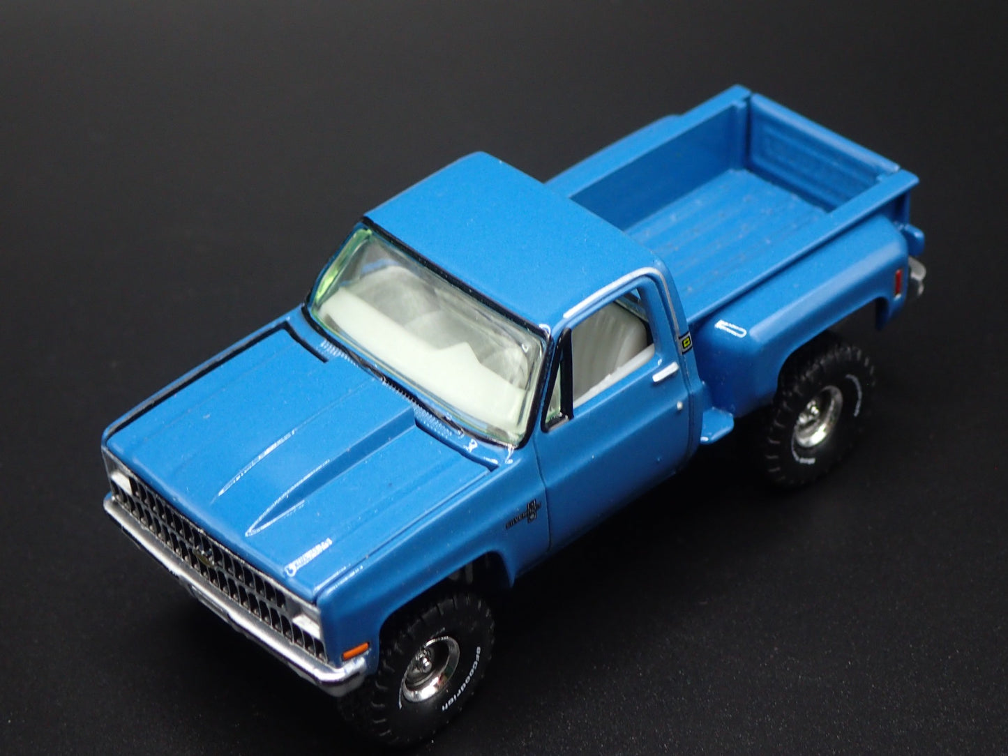 1981 81 CHEVY CHEVROLET STEPSIDE 4X4 PICKUP TRUCK 1:64 SCALE DIECAST MODEL CAR