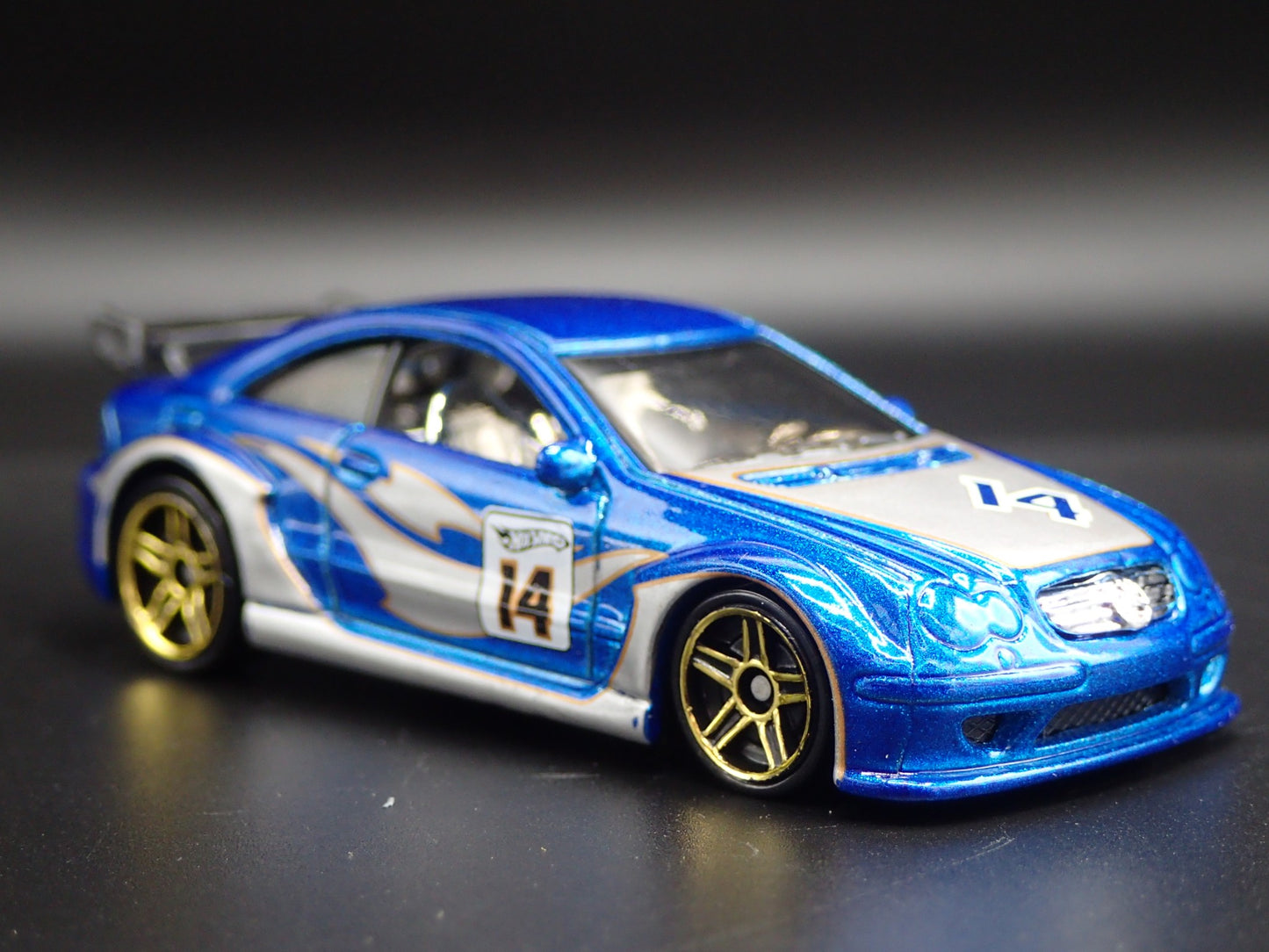 MERCEDES-BENZ CLK DTM BLUE 1:64 SCALE COLLECTIBLE DIORAMA DIECAST MODEL CAR