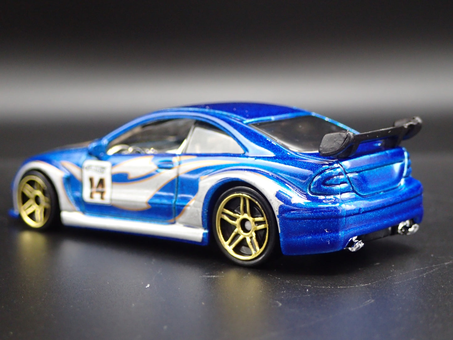 MERCEDES-BENZ CLK DTM BLUE 1:64 SCALE COLLECTIBLE DIORAMA DIECAST MODEL CAR