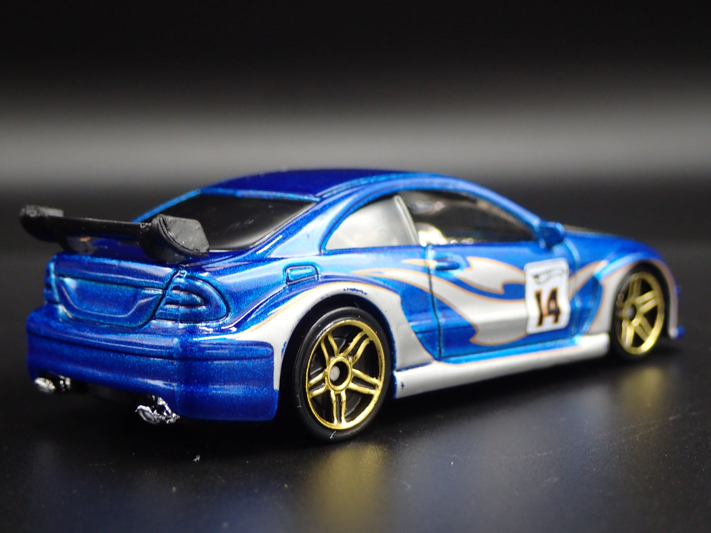 MERCEDES-BENZ CLK DTM BLUE 1:64 SCALE COLLECTIBLE DIORAMA DIECAST MODEL CAR