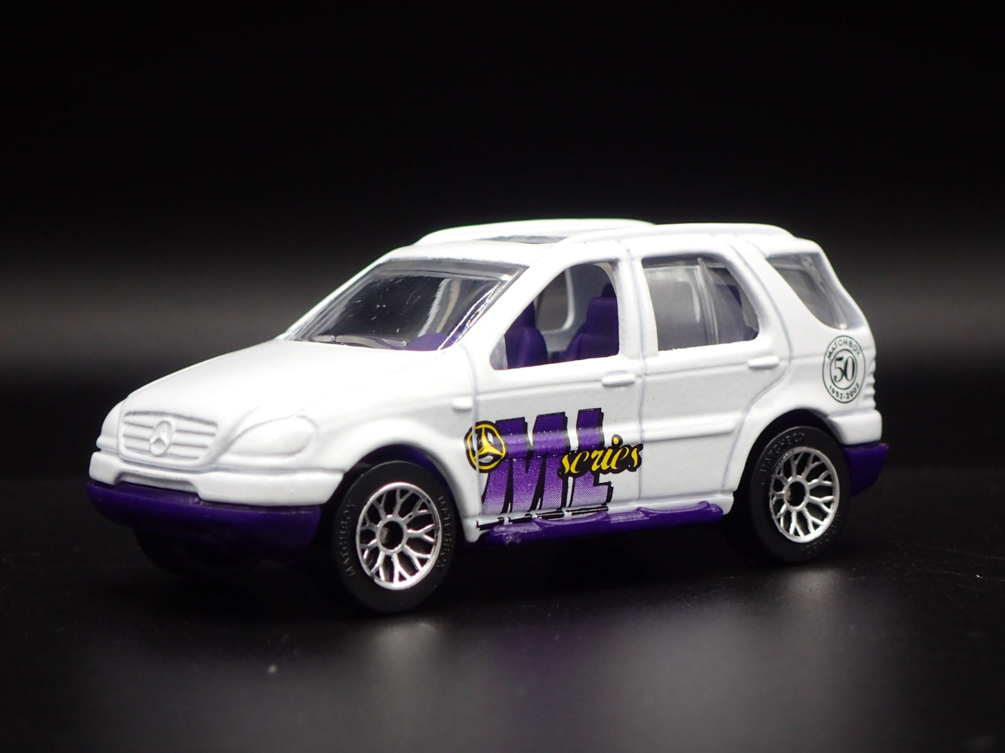 1998-2005 MERCEDES-BENZ ML 430 1:64 SCALE COLLECTIBLE DIORAMA DIECAST MODEL CAR