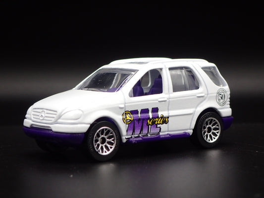 1998-2005 MERCEDES-BENZ ML 430 1:64 SCALE COLLECTIBLE DIORAMA DIECAST MODEL CAR