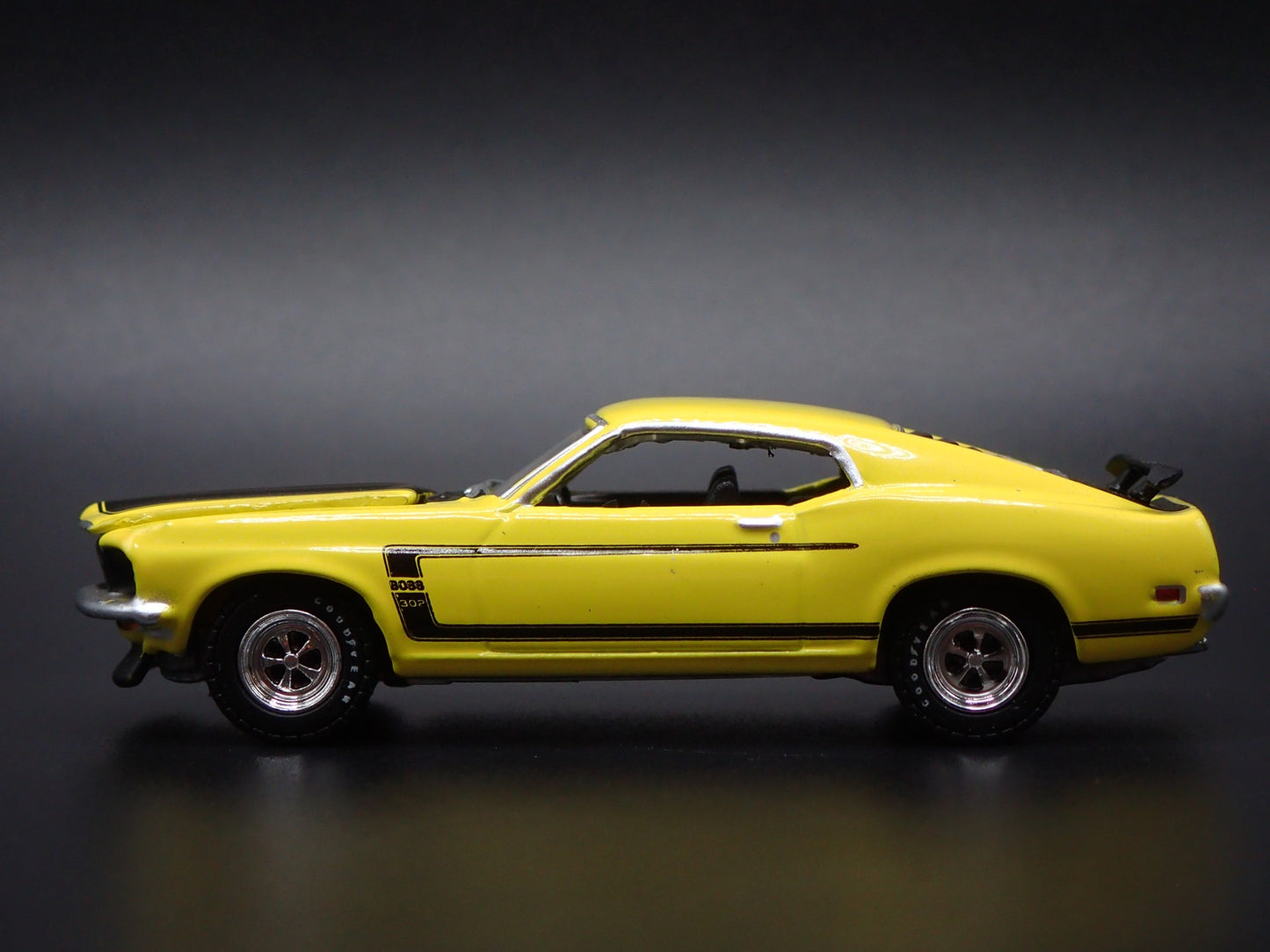 1969 69 FORD MUSTANG BOSS 302 FASTBACK 1/64 SCALE COLLECTIBLE DIECAST MODEL CAR